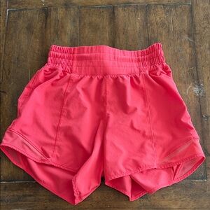 Lululemon women's hottie hot pink shorts size 2 and 4” inseam
